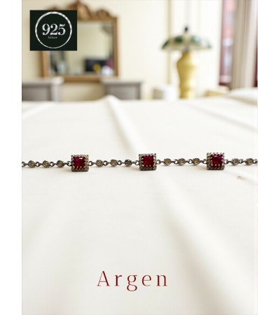 KIRMIZI ÜÇLÜ BAGET ELMAS KESİM  GÜMÜŞ BİLEKLİK