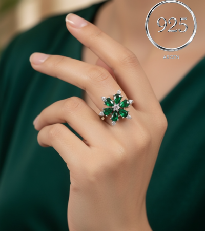 ÖLÇÜ 15 KAR TANESİ-LOTUS ZÜMRÜT ELMAS KESİM ZİRKONİA  925 AYAR GÜMÜŞ KADIN YÜZÜK